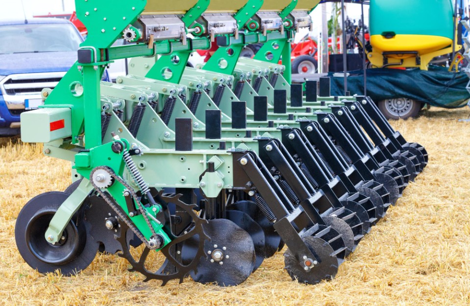 Super Seeder Machin in Hindi: किसान करें सुपर सीडर मशीन से ग्रीष्मकालीन मूंग की बुआई, कम लागत में अधिक पैदावार, आइए Khetivyapar पर जानें